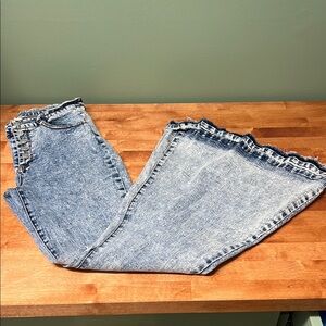 Peach Love California Women's size large distressed super flare Jeans, GUC